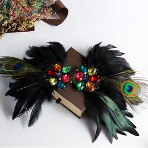 Accessoire de mode élégant de broche de <span class=keywords><strong>plume</strong></span> et de strass de concepteur pour des cadeaux d'équipe - Product Image 1