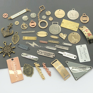 Venta al por mayor de etiquetas de ropa de metal personalizadas en relieve 3D, logotipos de metal 3D para bolsos y prendas de vestir, etiquetas de ropa - Product Image 1