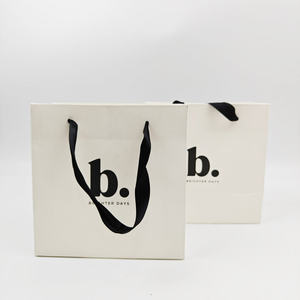 Sacs cadeaux en carton de luxe avec poignées pour vêtements et chaussures, logo personnalisé, matériaux recyclés, vente en gros - Product Image 1