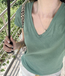 T-shirt da donna in cotone a maniche corte con scollo a V, tinta unita, ricamata, modello americano, modellante, per l'estate - Product Image 6