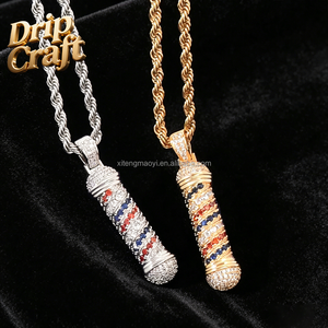Collana con Ciondolo Cilindrico Stile Hiphop Barbershop, Gioiello Trendy in Rame con Accenti di Zirconi, Perfetto per Chi Ama la Parrucchiera - Product Image 4