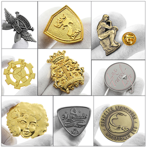 Spilla da bavero personalizzata in lega di zinco pressofusa, con incisione a rilievo, placcata argento antico, di lusso, con logo a diamante e lettere - Product Image 6