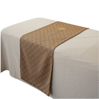 Chemin de lit décoratif en polyester brodé moderne kaki pour hôtels Salons de beauté Logo personnalisé Écharpe de lit écologique Fin de lit
