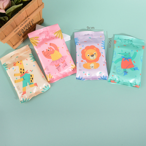 Tùy Chỉnh Bao Bì Mini Gói Bé Ướt Khăn Lau Túi Phim Hoạt Hình In Ấn Thiết Kế Tay Làm Sạch Mô Ướt Đa Năng - Product Image 2