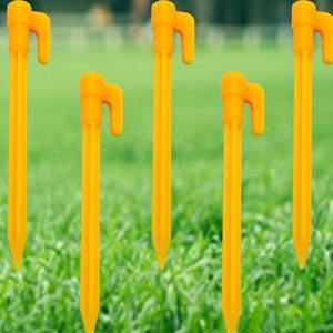 Estacas de plástico amarillas para tiendas de campaña, para uso en exteriores, camping y playa, tipo trigonal en V. - Product Image 1