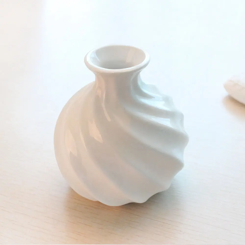 Wholesale Home Decor Fragrance 9*9cm Ceramic Oil Aroma Reed Diffuser Bud handmade flower ceramics bottle