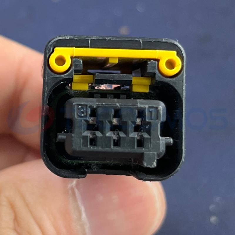 Car Connector For Black 3 pins CT3-0016M-8