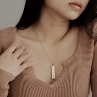 Collar con Nombre Personalizado en Barra Delgada, Collar Vertical con Nombre, Joyería de Verano para Mamá, Regalo de Boda Hecho a Mano, Grabado de Fecha