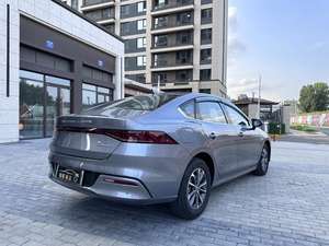 Qin PLUS <span class=keywords><strong>DM</strong></span> Modèle 2023 Édition Champion <span class=keywords><strong>DM</strong></span>-i 55KM Autonomie NEDC 501-600km Moteur 100-150kW Gris Foncé Extérieur Couleurs de Lumière Bicolores - Product Image 5