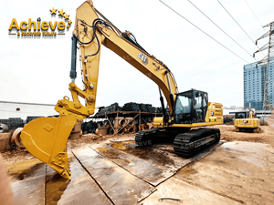Excavatrice d'occasion 330, 30 tonnes, modèle 2019, avec moteur, pompe, roulement, PLC, moteur, boîte de vitesses et engrenages - Capacité de la benne de 1,8 m³ - Product Image 2