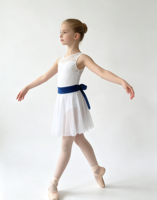 Robe de ballet sans manches en dentelle blanche avec ceinture en velours marine, costume de danse de ballet personnalisé pour filles, spectacle sur scène