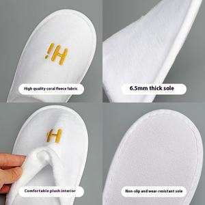 Fournitures hôtelières : <span class=keywords><strong>Kit</strong></span> d'hygiène et d'accueil pour hommes, comprenant pantoufles grises jetables, savon, shampoing et produits de spa - Product Image 2