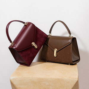 Petit sac à main en cuir haut de gamme Sac à bandoulière élégant à poignée supérieure pour les trajets quotidiens - Product Image 2