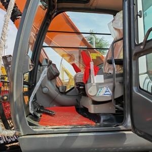 Excavadora Usada Hitachi ZX240-3 en Oferta, 24 Toneladas, Original de Japón, Excavadora Mediana con Motor Diésel Isuzu AA-6HK1X Confiable - Product Image 2