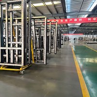 Fenêtre oscillo-battante à rupture de pont thermique multi-chambres, avec huit nervures de renforcement, haute capacité de charge et quincaillerie dissimulée, pour maison moderne