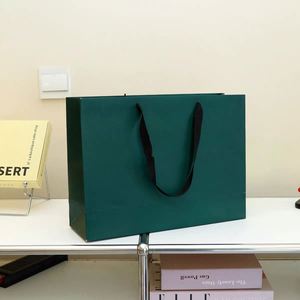 Sac de courses en papier kraft personnalisé classique, résistant, avec fond renforcé, fermeture magnétique longue, laminé, écologique, imprimé à l'écran - Product Image 4