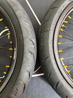 Roues Supermoto Surron Light Bee LBX EM01 personnalisées de 17 pouces, moyeux CNC sur mesure, pneus CST 6577 70/90-17 90/80-17 pour moto électrique tout-terrain