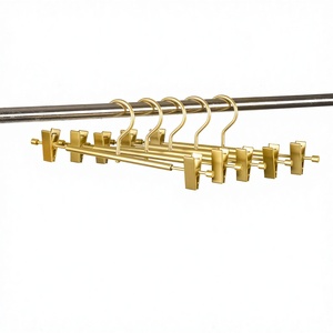 Cintres en aluminium doré antidérapants pour costumes et manteaux, avec pinces pour pantalons - Product Image 5
