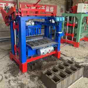 Máquina para Hacer Ladrillos de Hormigón CR 4-35 de Tamaño Pequeño, Máquina para Hacer Ladrillos de Hormigón al Precio Más Bajo, Máquina Automática para Hacer Ladrillos de Enclavamiento - Product Image 5