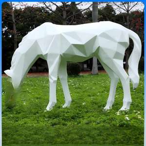 Ensemble de figurines de chevaux en fibre de verre réalistes et résistantes aux intempéries - Sculpture de jardin au design personnalisé pour une utilisation en intérieur/extérieur - Product Image 6