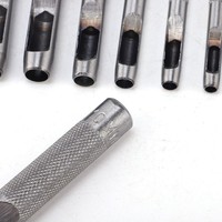 Outil de perforation pour cuir, idéal pour la pose d'œillets sur ceintures, rideaux et bannières (DIY)