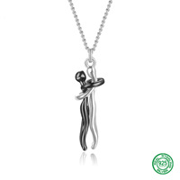 Cadeau de la Saint-Valentin Collier en argent sterling S925 avec figurine de couple s'embrassant