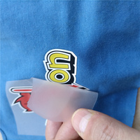 Designs sérigraphiés personnalisés bon marché Plastisol Fer à repasser sur les papiers d'étiquettes de vêtements Étiquette d'impression par transfert de chaleur arrière pour T-shirts