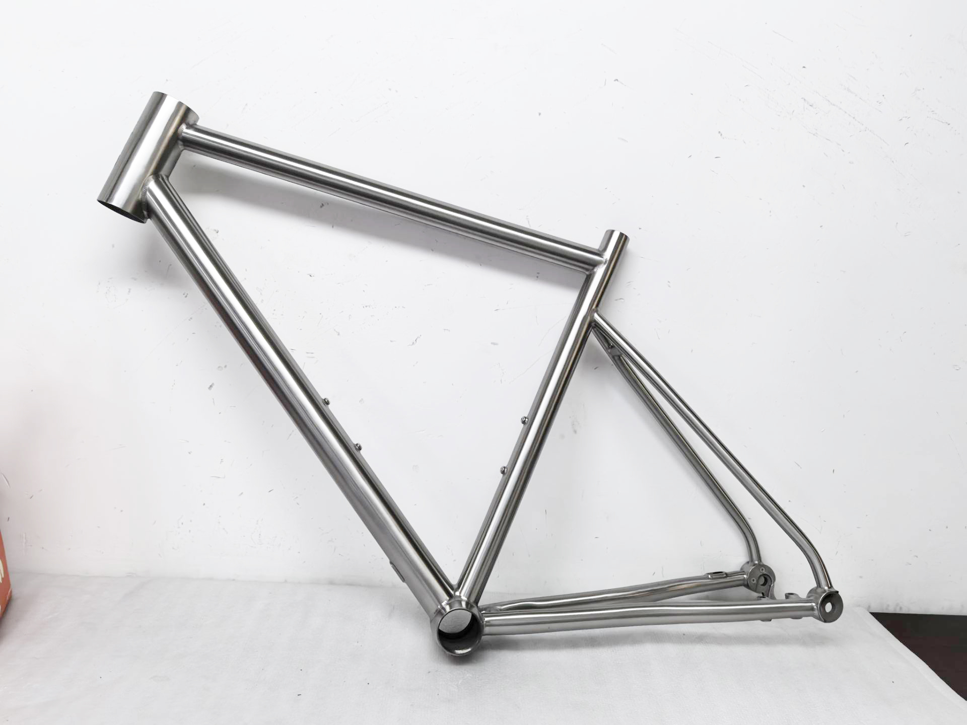 Waltly 700C Disc Road Bike Frame Titanium for Fully Internal