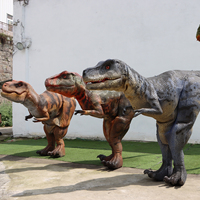 Özelleştirilmiş Gerçekçi Boyutlu Yüksek Kaliteli Bacakları Açıkta Bırakan Dinozor Kostümü Mavi Velociraptor Metal Kapalı Alan Tema Parkı Havaalanı