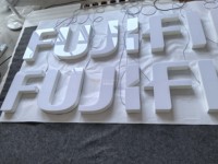 Lettres lumineuses en acrylique haut de gamme, taux de ré commande élevé et commentaires positifs, idéales pour les devantures de magasins et les enseignes de commerces