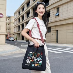 <span class=keywords><strong>Sac</strong></span> à bandoulière pour femme, léger, tendance, avec broderie moyenne, en nylon écologique, grande capacité, avec cordon de serrage et boucle - Product Image 4