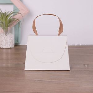 Sacs en papier pour vêtements réutilisables, écologiques, durables, marron, avec personnage de dessin animé KM - Product Image 5