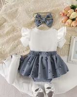 Ensemble d'été 3 pièces mignon à manches courtes pour bébés, avec manches volantées, imprimés floraux aléatoires, nœud à la taille et chaussettes
