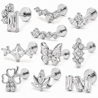 Vente en gros de bijoux de piercing pour femmes : Clous labret à dos plat en titane F136 plaqué or, stériles, avec zircon, motifs papillon, trèfle, lotus