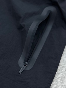 Veste coupe-vent légère personnalisée avec logo 2026 pour hommes, respirante, coupe-vent et imperméable, idéale pour la course à pied sur la plage, à porter avec des ensembles de survêtements - Product Image 6