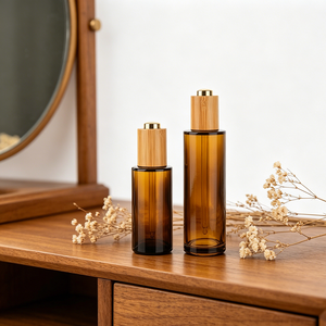 Vente en gros de flacons compte-gouttes en verre ambré vides avec bouchons en bambou pour les parfums, les soins de la peau et les sérums - Product Image 5