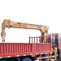Grue de levage de marchandises montée sur camion de 5 tonnes Xinfeigong, grue hydraulique pour camion avec double stabilisateur et flèche télescopique