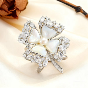 MyMuYu Luxury Four Leaf Clover Scarf Buckle Mother Of Pearl Artificial Gemstone Elegant Decoration - Product Image 1