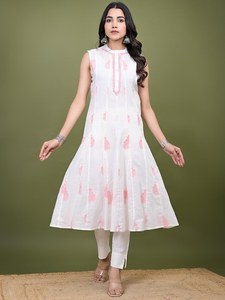 Ensemble de kurtas pour femmes en coton pur, design exclusif, imprimé floral, col en V, silhouette en A, lavage en machine, vente promotionnelle - Product Image 6