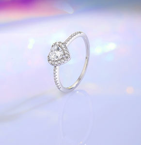 Nuevo Diseño de Anillo de Compromiso y Promesa de Boda de Lujo en Plata de Ley 925 con Forma de Corazón y Moissanita Color D VVS1 Halo para Mujer - Product Image 4