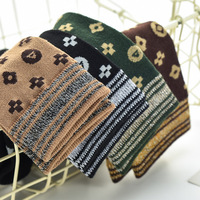 Chaussettes pour femmes en coton jacquard tendance avec fil argenté, collection Printemps 2026, en stock et prêtes à être expédiées