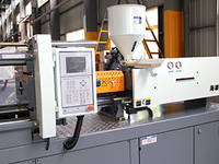 Nouvelle machine de moulage par injection plastique hydraulique 1680 KN avec système de contrôle PLC, capacité de 260-416 cm pour PP/PE/PET