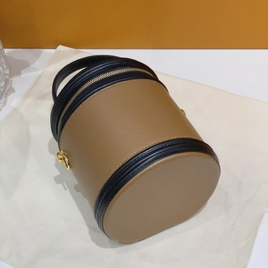 Bolso bandolera de diseño de lujo para mujer, moderno y clásico, con un diseño versátil e informal. - Product Image 3