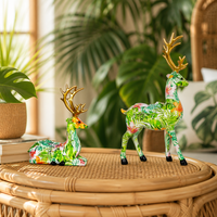 Set di 2 Statuette in Resina di Cervi con Motivi Floreali Tropicali, Scultura Dipinta a Mano con Corna Dorate, Decorazione per Casa e Soggiorno, Regalo Botanico all'Ingrosso
