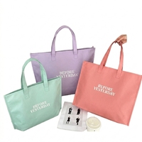 Sac isotherme imperméable personnalisé en gros avec motif lettres et bandoulière pour pique-nique et camping