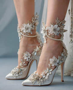 Elegante matrimonio Sexy strass fiore di cristallo <span class=keywords><strong>scarpe</strong></span> <span class=keywords><strong>da</strong></span> ballo di raso bianco avorio perle di pizzo <span class=keywords><strong>da</strong></span> sposa Sneakers <span class=keywords><strong>da</strong></span> sposa - Product Image 3