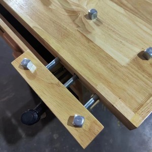 Banc de travail multifonction en bois de caoutchouc avec étau - Product Image 5