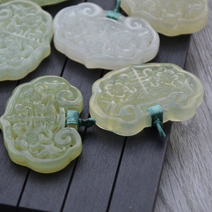 Colgante de Jade Xiuyan Tallado a Mano con Flor de Ciruelo, Estilo Chino, Material para Joyería DIY, Amuleto Grabado de Piedra Natural - Product Image 4