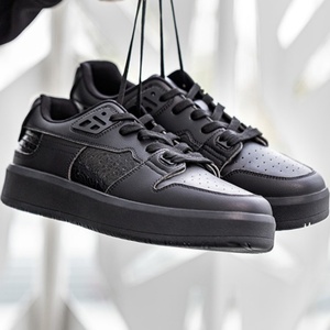 Nouvelles chaussures de skate noires 2026 pour hommes, style nouveau, à semelle épaisse, sportives et décontractées, polyvalentes - Product Image 1