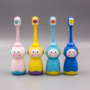 Brosse à <span class=keywords><strong>dents</strong></span> pour enfants 2-6 ans à poils doux une brosse double usage langue revêtement nettoyage taches <span class=keywords><strong>de</strong></span> <span class=keywords><strong>lait</strong></span> bébé <span class=keywords><strong>dents</strong></span> brosse à <span class=keywords><strong>dents</strong></span> - Product Image 2